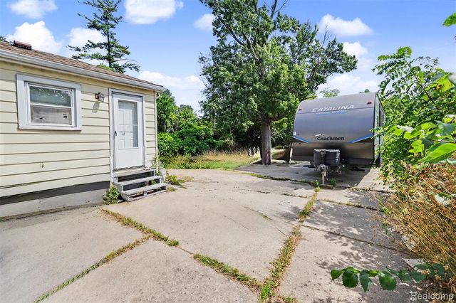 27081 Lucerne Drive, Inkster, MI 48141