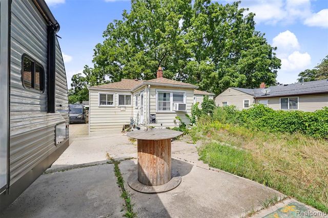27081 Lucerne Drive, Inkster, MI 48141