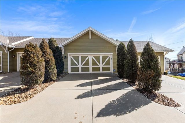 4450 Summit Street, Kansas City, MO 64111