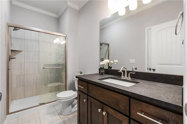 4450 Summit Street, Kansas City, MO 64111