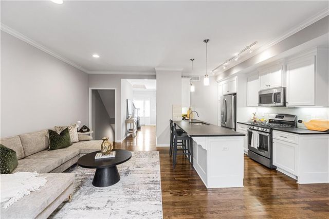 4450 Summit Street, Kansas City, MO 64111