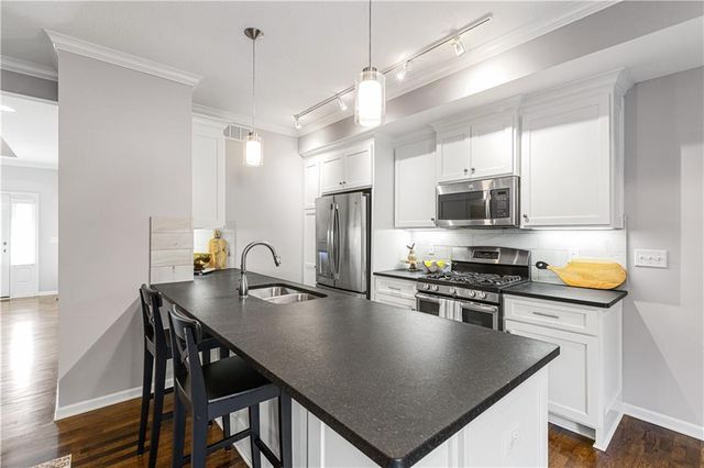 4450 Summit Street, Kansas City, MO 64111