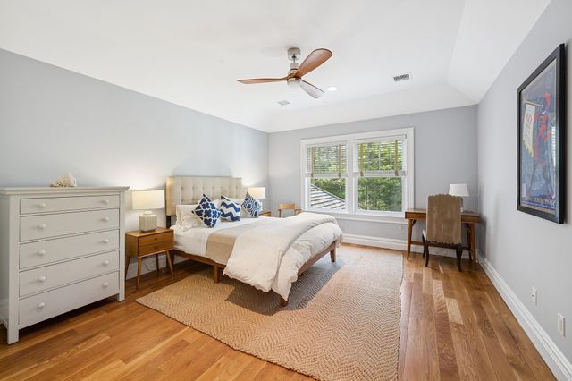 9 Owl's Nest Lane, East Hampton, NY 11937