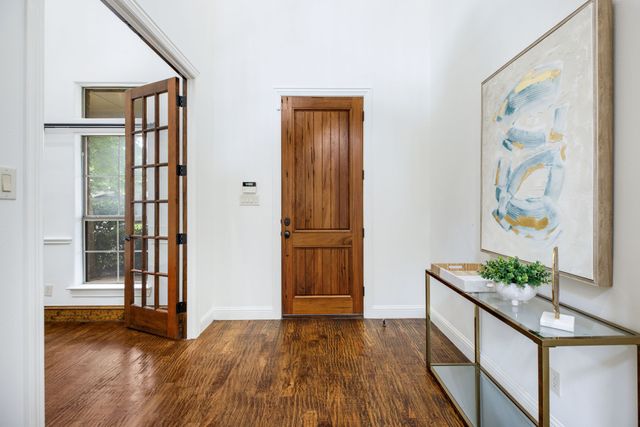 3606 S Versailles Avenue, Dallas, TX 75209