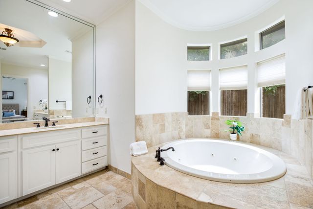3606 S Versailles Avenue, Dallas, TX 75209