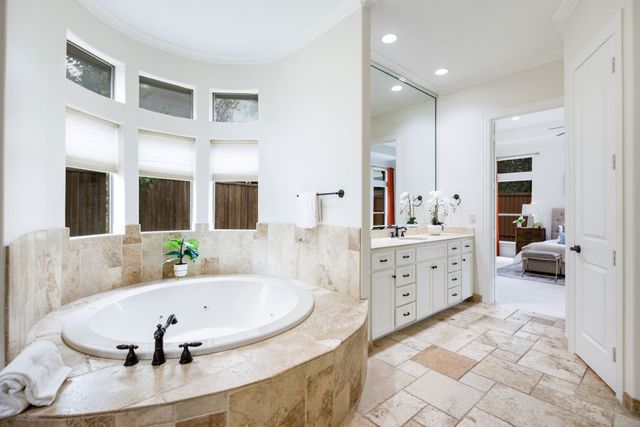 3606 S Versailles Avenue, Dallas, TX 75209
