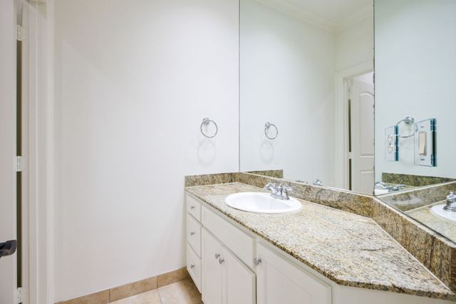 3606 S Versailles Avenue, Dallas, TX 75209