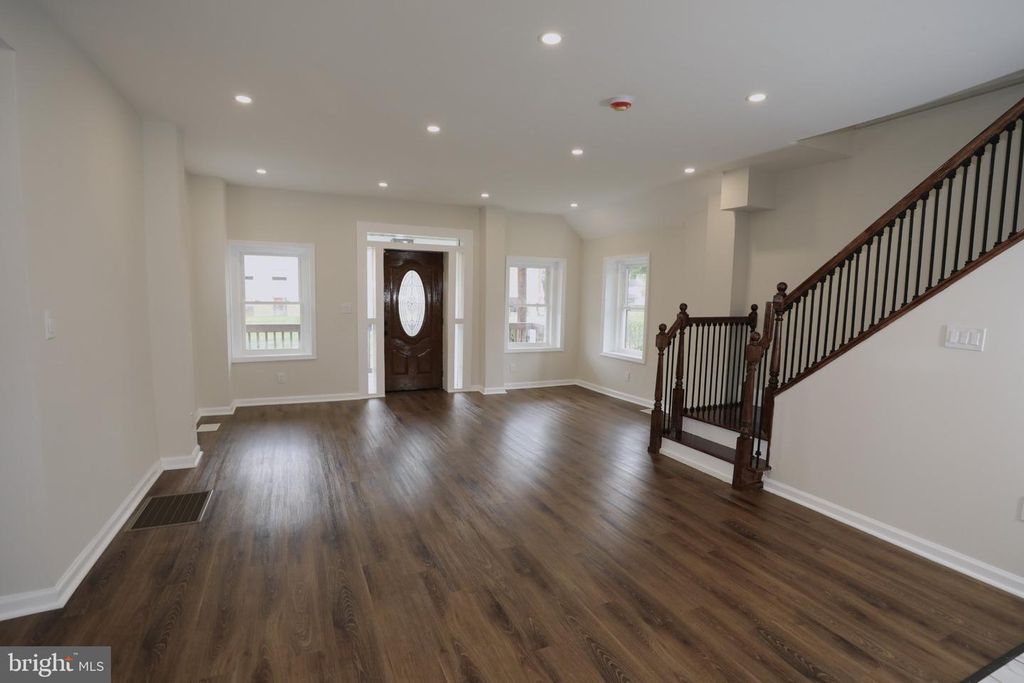 347 PARKWAY AVE, Trenton, NJ 08618 — photo 5