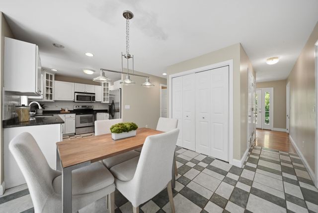 9 Hawk Drive, Salem, NH 03079
