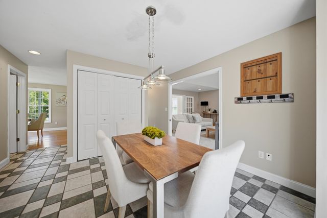 9 Hawk Drive, Salem, NH 03079