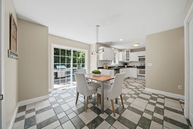 9 Hawk Drive, Salem, NH 03079
