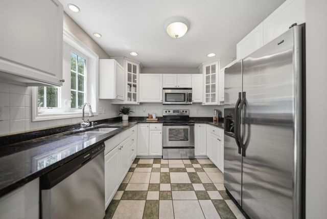 9 Hawk Drive, Salem, NH 03079