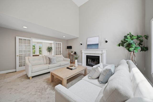 9 Hawk Drive, Salem, NH 03079