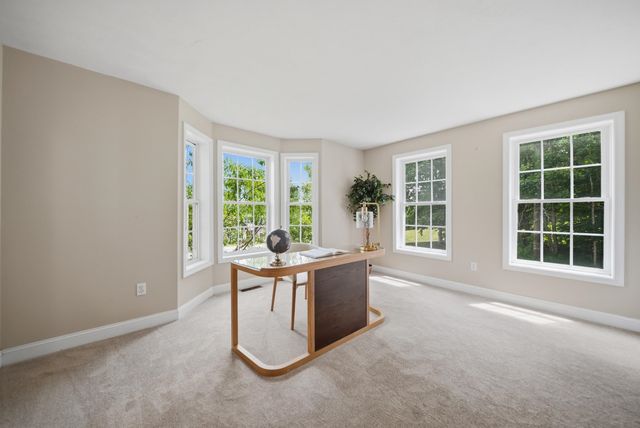 9 Hawk Drive, Salem, NH 03079