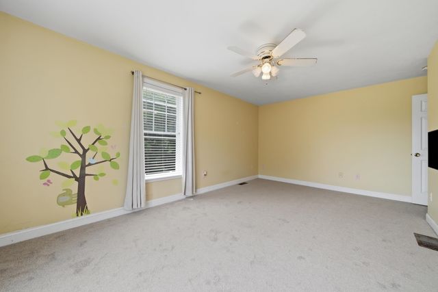 9 Hawk Drive, Salem, NH 03079