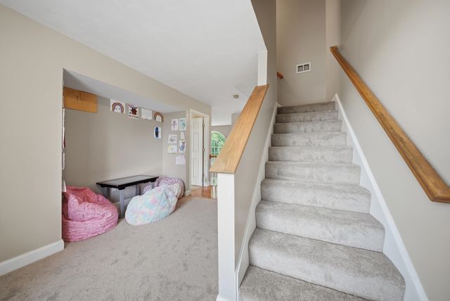 9 Hawk Drive, Salem, NH 03079