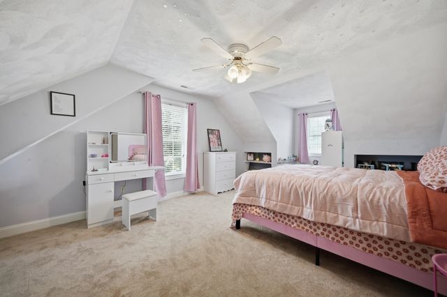 9 Hawk Drive, Salem, NH 03079