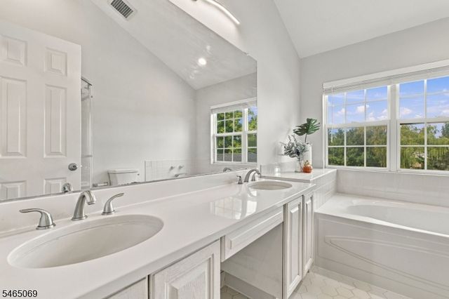 563 Buckingham Dr, Piscataway Twp., NJ 08854