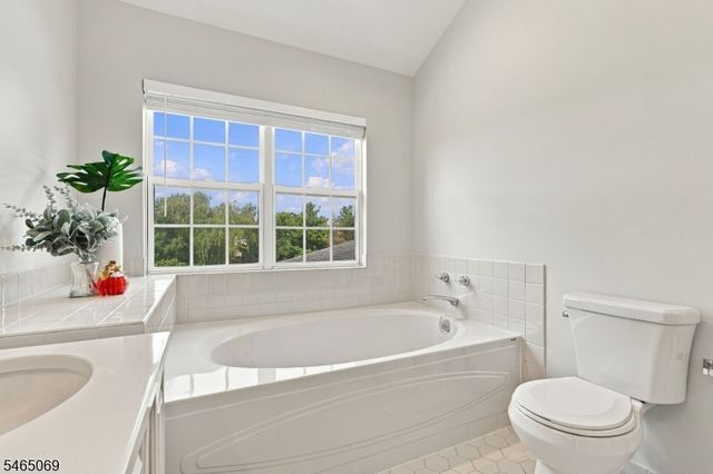 563 Buckingham Dr, Piscataway Twp., NJ 08854