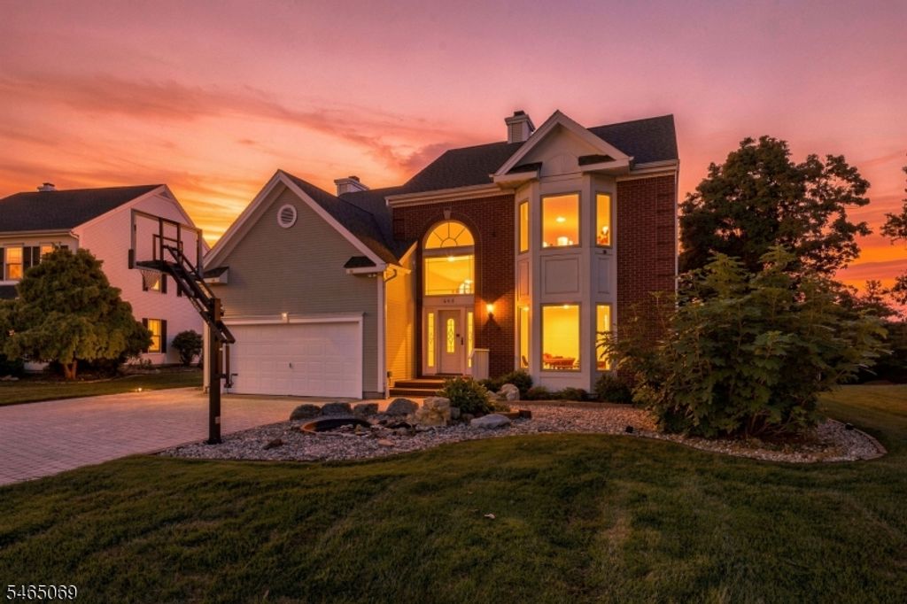 563 Buckingham Dr, Piscataway Twp., NJ 08854 — exterior