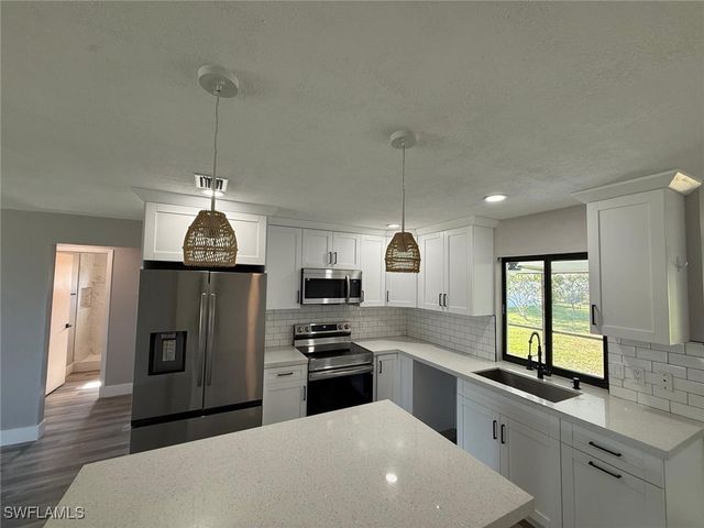 1219 SE 25th TER, Cape Coral, FL 33904