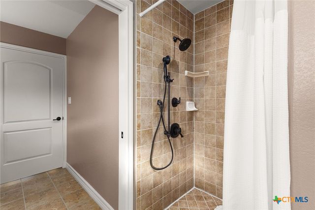 227 Ski Plex Drive, Seguin, TX 78155