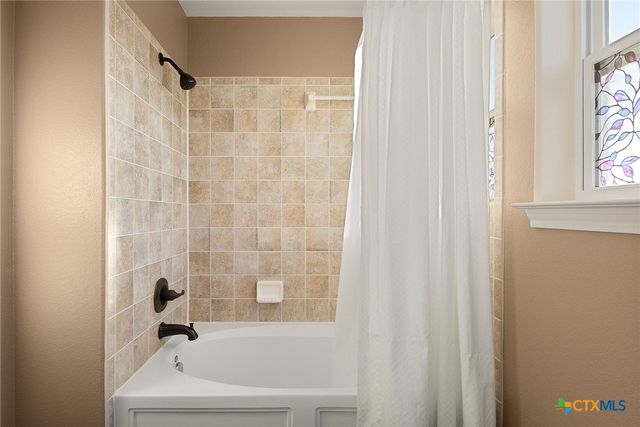 227 Ski Plex Drive, Seguin, TX 78155