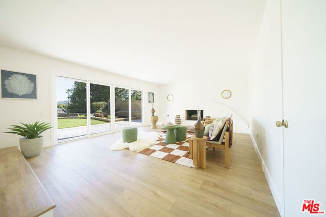 24086 Avenida Crescenta, Valencia, CA 91355