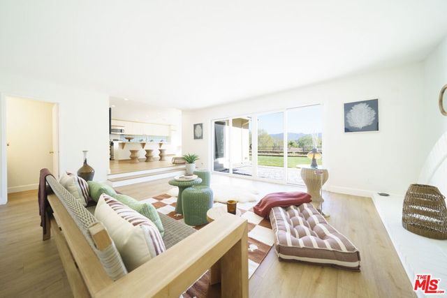 24086 Avenida Crescenta, Valencia, CA 91355