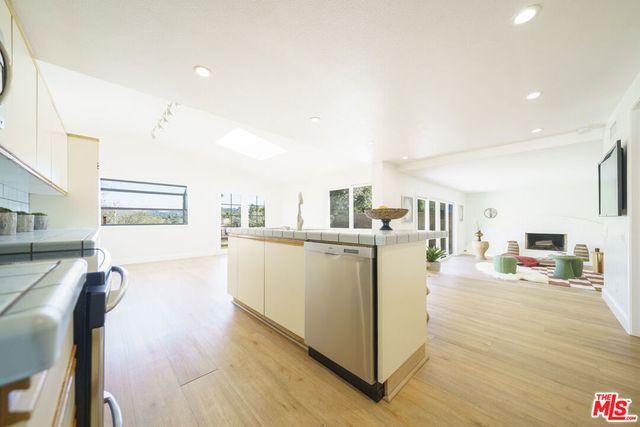 24086 Avenida Crescenta, Valencia, CA 91355