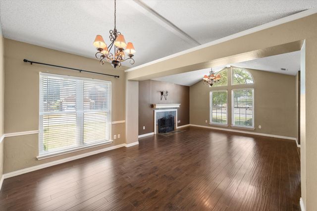 4209 Worth Forest Drive, Arlington, TX 76016