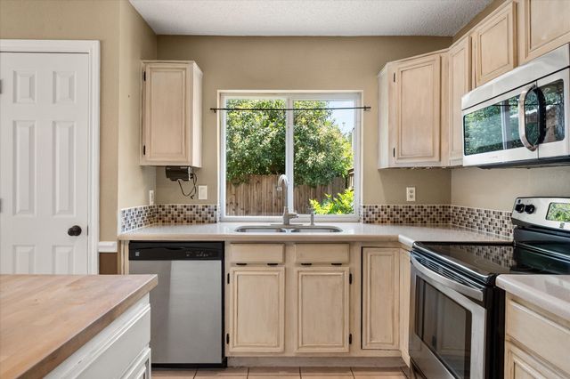 4209 Worth Forest Drive, Arlington, TX 76016