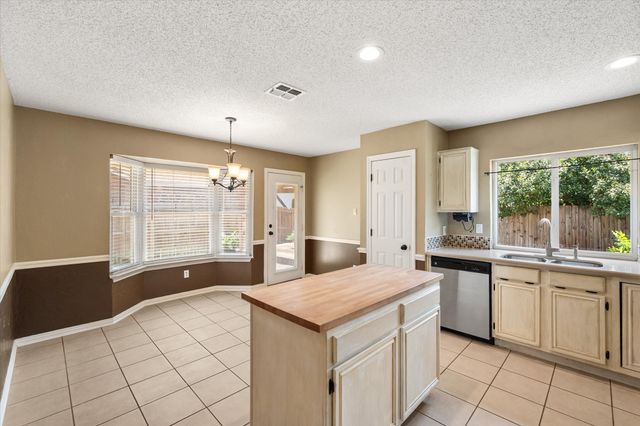 4209 Worth Forest Drive, Arlington, TX 76016
