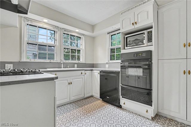 3396 Dorchester Road, Shaker Heights, OH 44120