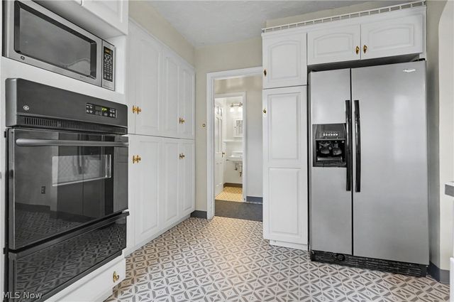 3396 Dorchester Road, Shaker Heights, OH 44120