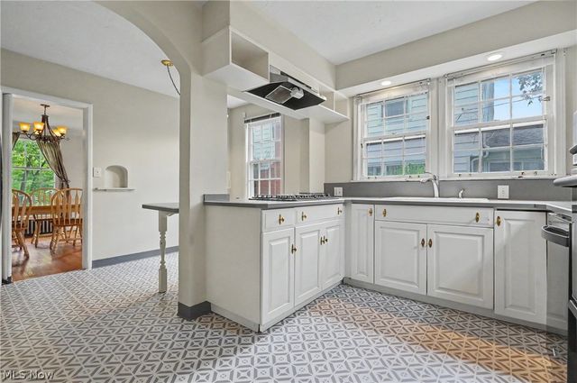 3396 Dorchester Road, Shaker Heights, OH 44120