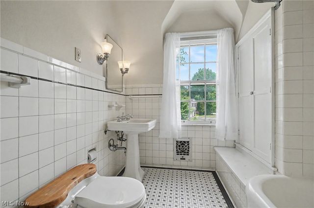 3396 Dorchester Road, Shaker Heights, OH 44120