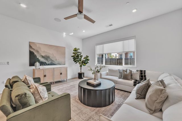 3270 Garden Terrace Dr, Folsom, CA 95630