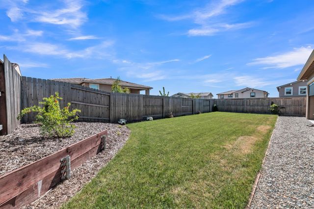 3270 Garden Terrace Dr, Folsom, CA 95630