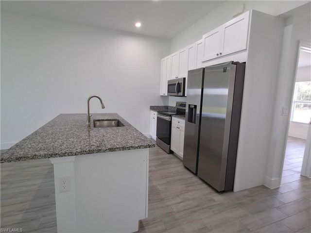 2907 SW Santa Barbara PL, Cape Coral, FL 33914