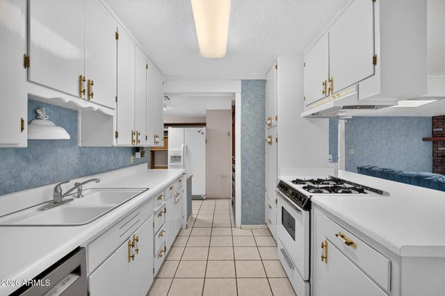 3311 W PARADISE Drive, Phoenix, AZ 85029