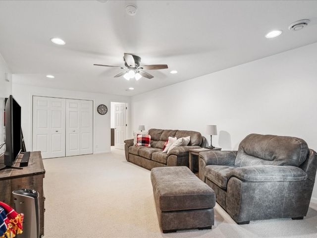 311 Highland Avenue, Fairfax, IA 52228