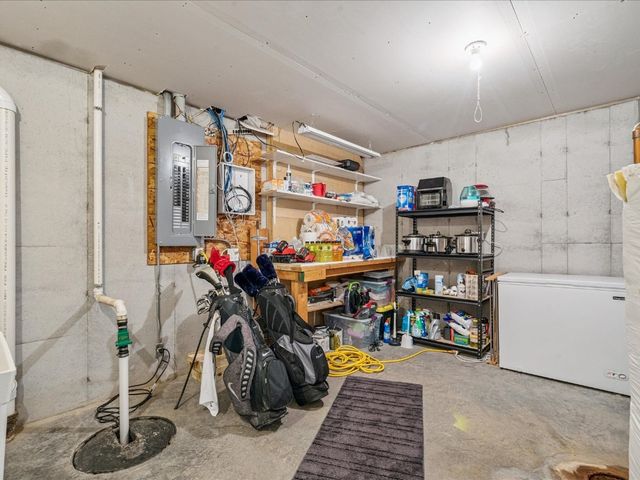 311 Highland Avenue, Fairfax, IA 52228