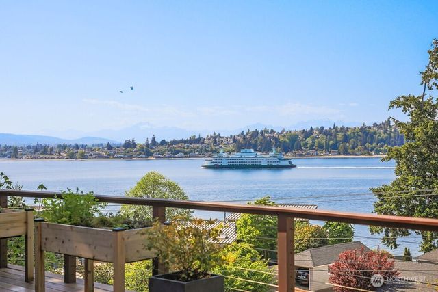 4652 E Hillcrest Drive, Port Orchard, WA 98366