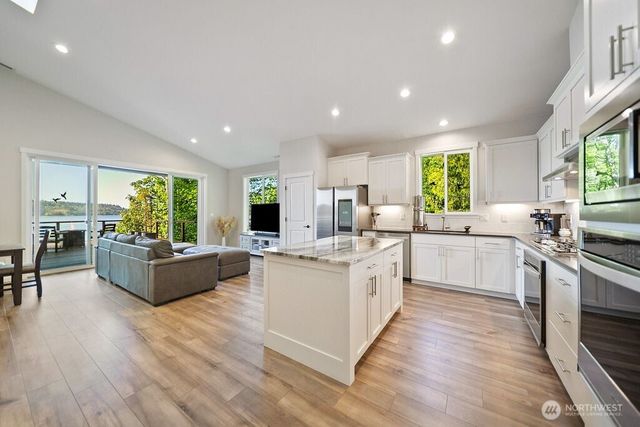 4652 E Hillcrest Drive, Port Orchard, WA 98366