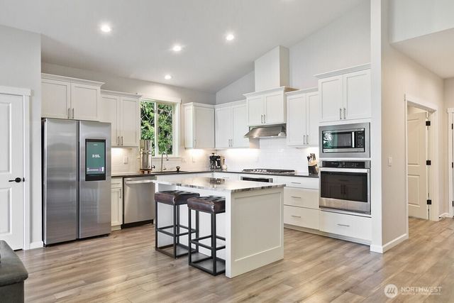 4652 E Hillcrest Drive, Port Orchard, WA 98366