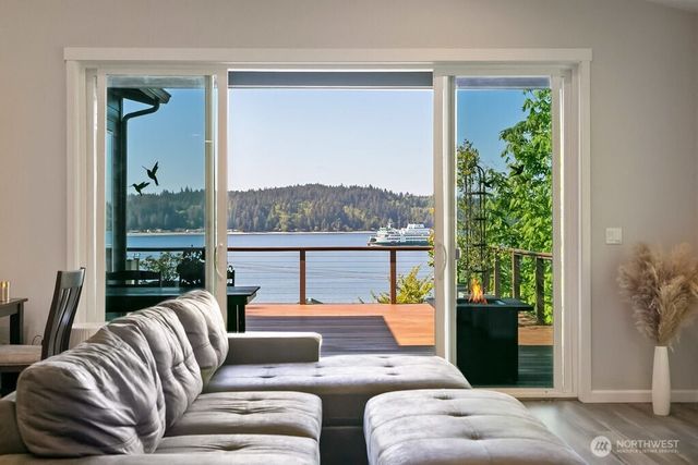 4652 E Hillcrest Drive, Port Orchard, WA 98366