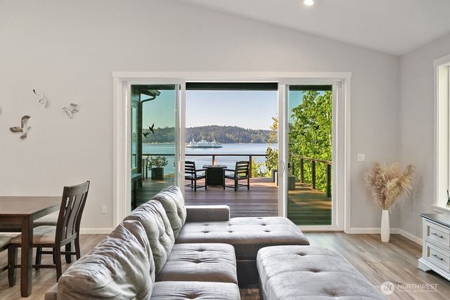 4652 E Hillcrest Drive, Port Orchard, WA 98366