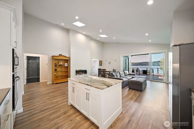 4652 E Hillcrest Drive, Port Orchard, WA 98366