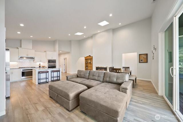 4652 E Hillcrest Drive, Port Orchard, WA 98366